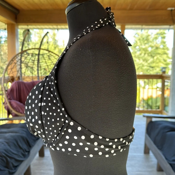 🎉HOST PICK🎉Jantzen | Polk a Dot Halter Bikini Top - Picture 3 of 9